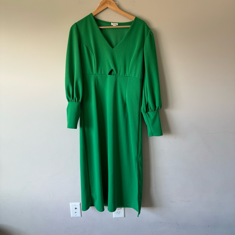 Elegant Green V-Neck Dress